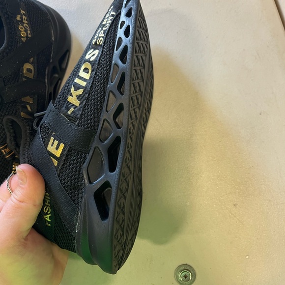 Black running/walking shoes - Picture 2 of 4